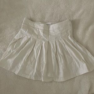 MOONBALL LINEN PLEATED TENNIS SKIRT IN OFF WHITE